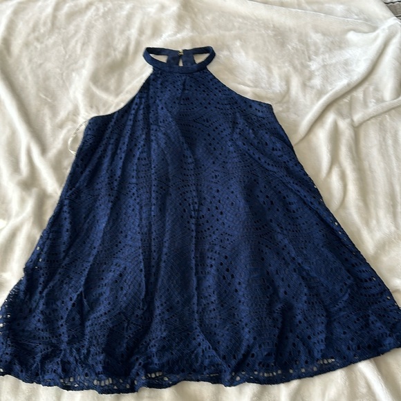 LIKE NEW NAVY LACE LILY PULITZER DRESS WITH BACK CLASP DETAIL. SIZE LARGE - Picture 1 of 4